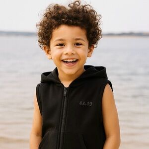 🌸ZARA boys  Sleeveless hoodie 6-7T